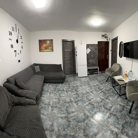 Ene Apartment Орадя Экстерьер фото